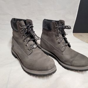Timberland dark Grey boots with snakeskin. Size 9
